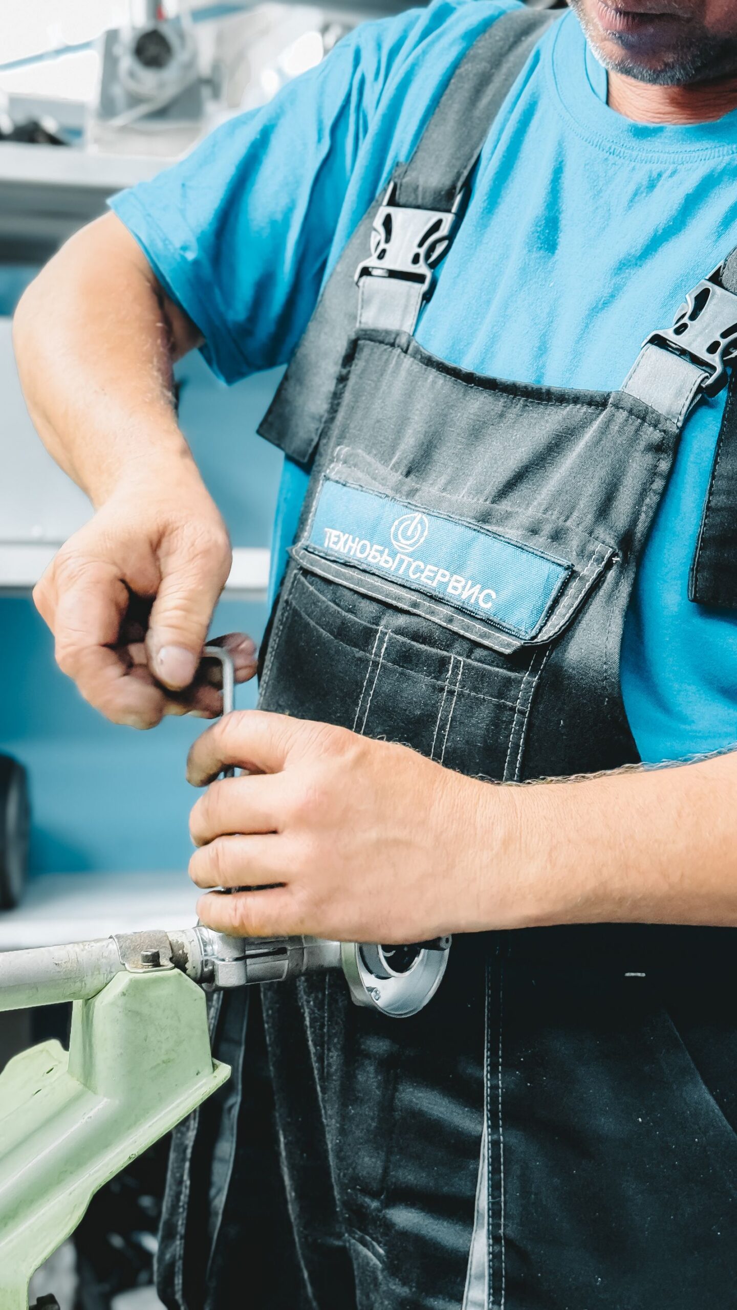 Chauffagiste au travail